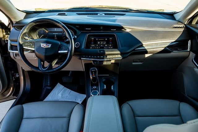 2022 Cadillac XT4 Premium Luxury