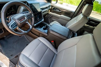 2025 GMC Yukon Elevation