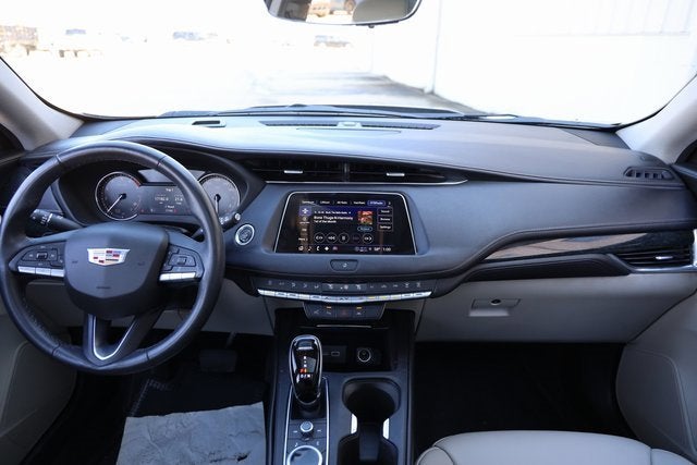 2022 Cadillac XT4 Premium Luxury