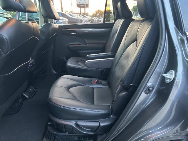 2021 Toyota Highlander Hybrid Platinum