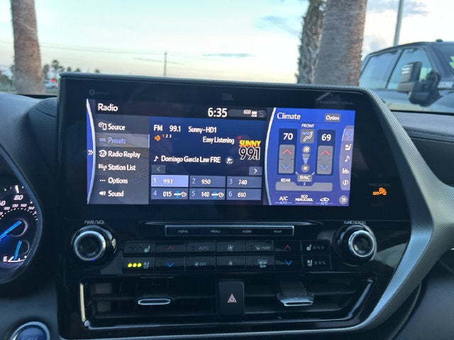 2021 Toyota Highlander Hybrid Platinum