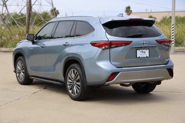 2021 Toyota Highlander Hybrid Platinum