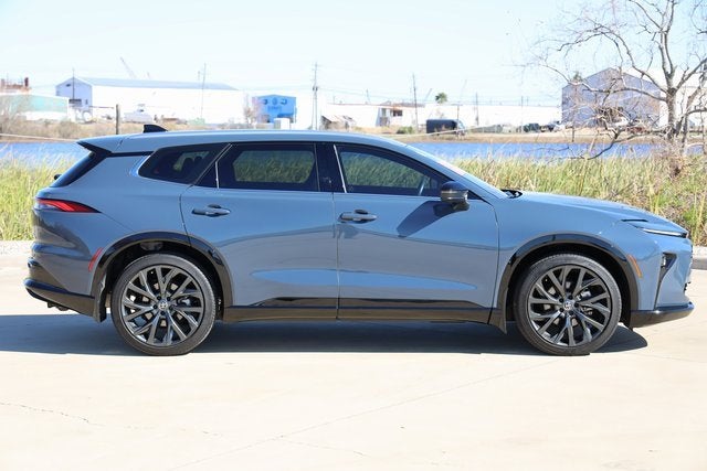 2025 Toyota Crown Signia XLE