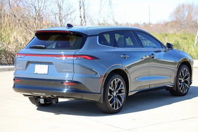 2025 Toyota Crown Signia XLE