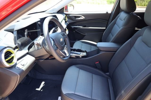 2026 Chevrolet Trax LT - Photo 12