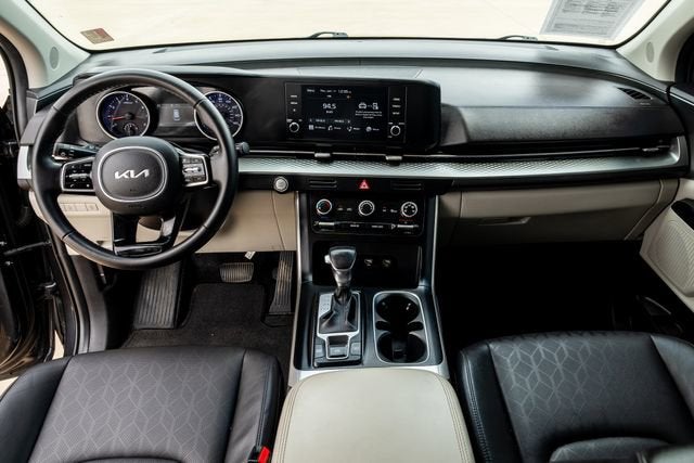 2023 Kia Carnival LX