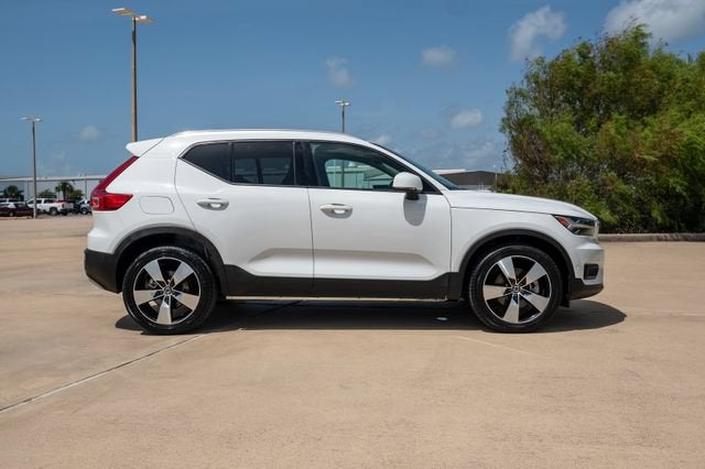 2019 Volvo XC40 Momentum