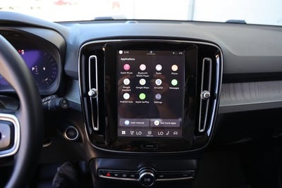 2025 Volvo XC40 Core Bright Theme