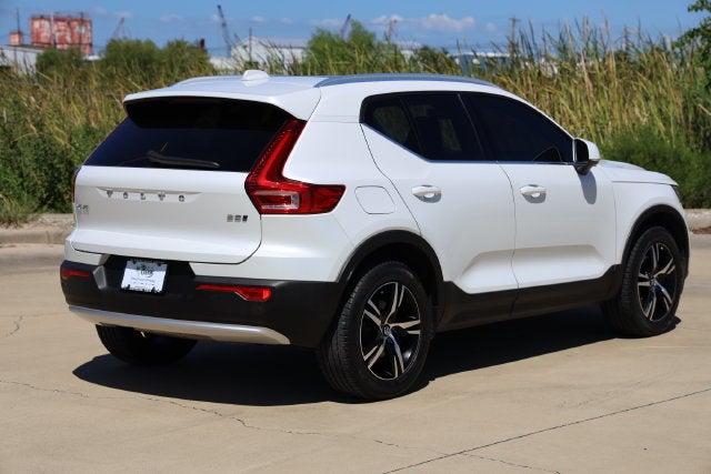2025 Volvo XC40 Core Bright Theme