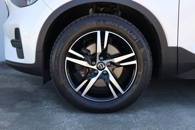 2025 Volvo XC40 Core Bright Theme